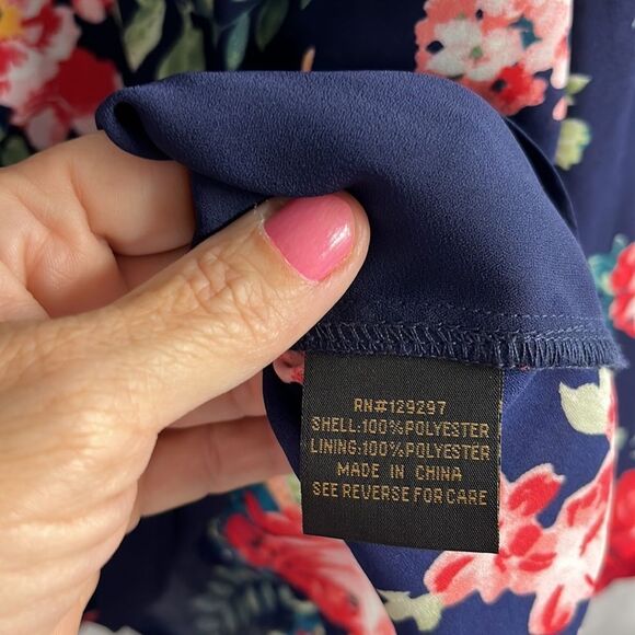 Iman medium blouse is layered flared sleeves - Picture 5 of 5